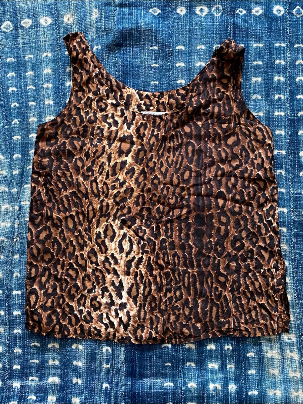 Vintage Express 100% silk Leopard Print Minimal Tank
XS oversized EUC